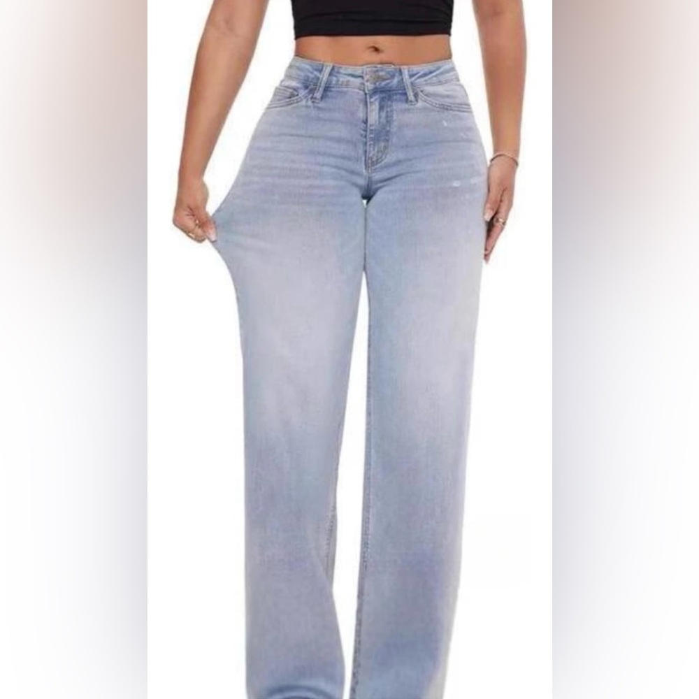 NWOT Medium Blue Wide Leg Jeans with Classic Denim Style - Picture 3 of 6